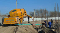 Camion mobili concreti durevoli del miscelatore di cemento dell'attrezzatura per l'edilizia 4X4X2