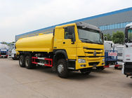 Il camion giallo dello spruzzatore dell'acqua del camion cisterna di 6x4 18m3 con HW76 allunga la carrozza