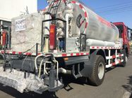 Il camion dell'attrezzatura per l'edilizia dall'asfalto di HOWO 10000L ha montato determinare il modo
