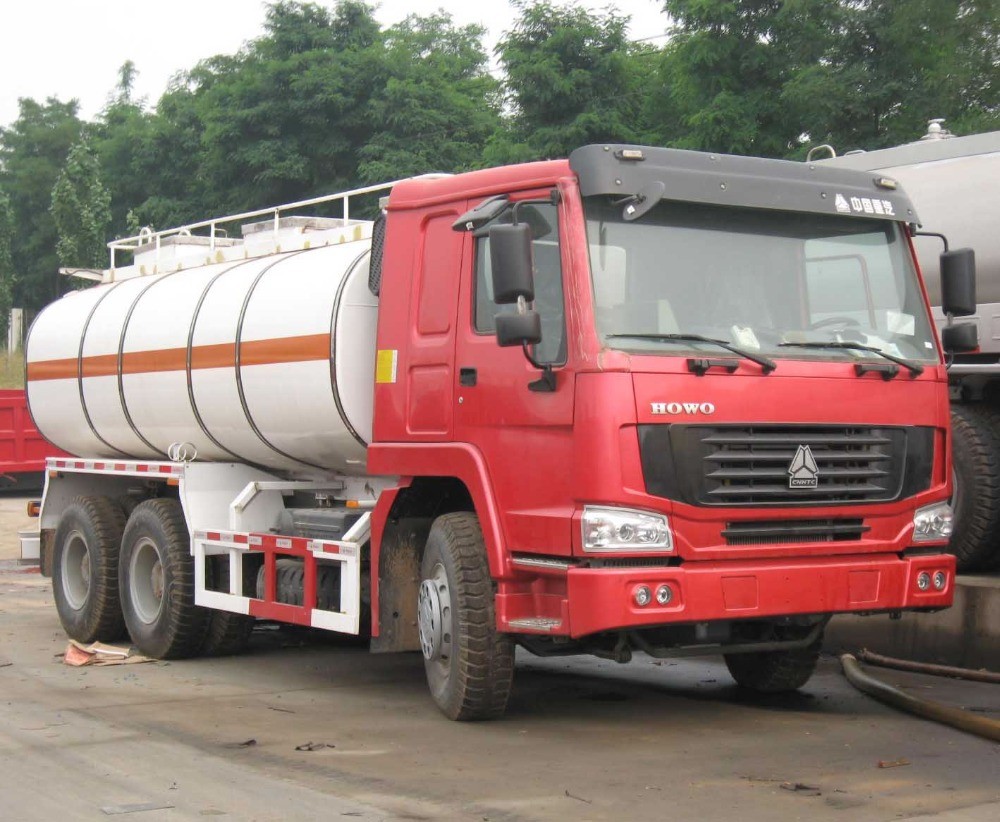 camion cisterna della strada 25000kg per la consegna HOWO 6x4 371 HP ZZ1257N4347 dell'olio