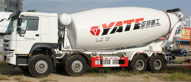 Camion della betoniera di SINOTRUK HOWO 6x4 8m3 con la pompa a caricamento automatico