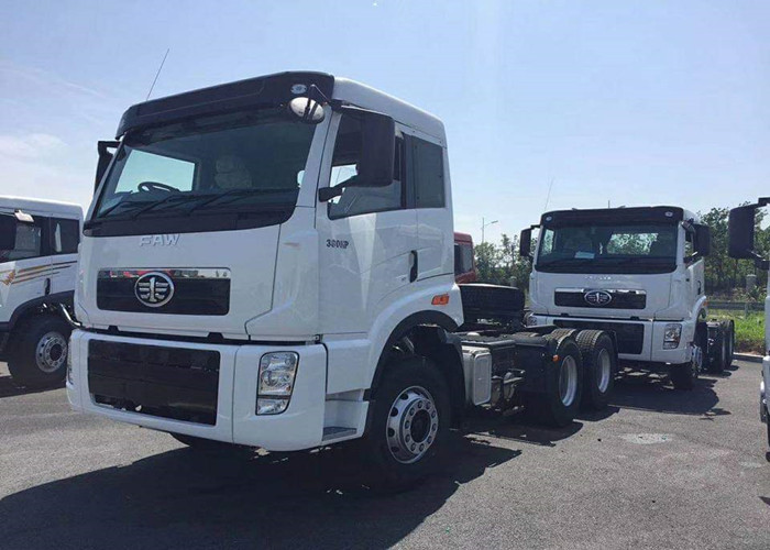 Camion bianco 420HP - 460HP CA4258P2K2T1EA80 della testa del trattore del carraio di FAW Jiefang 6X4 10
