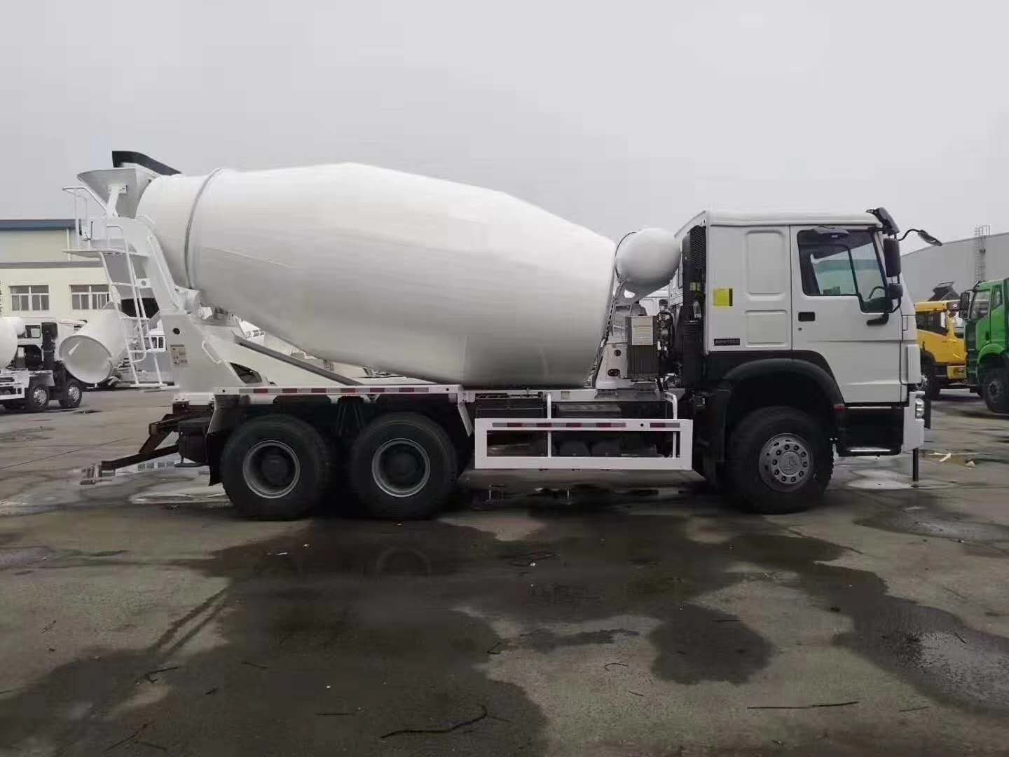 Camion della betoniera m3 di Sinotruk Howo 6X4 9 con la direzione tedesca di ZF