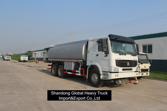 HOWO 4X2 Fuel Truck 8m3 8000 Litri Diesel Oil Fuel Tanker Truck in vendita