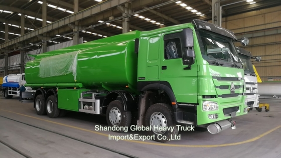 Sinotruk HOWO 8*4 Camion con serbatoio di carburante 12 ruote Camion petrolifero 30000L Camion con distributore