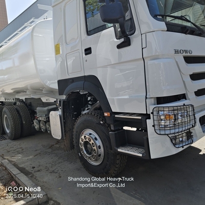 Sinotruk HOWO 6X4 20000 L 25000 L Cargo petroliero Camion petrolifero Camion cisterna di combustibile