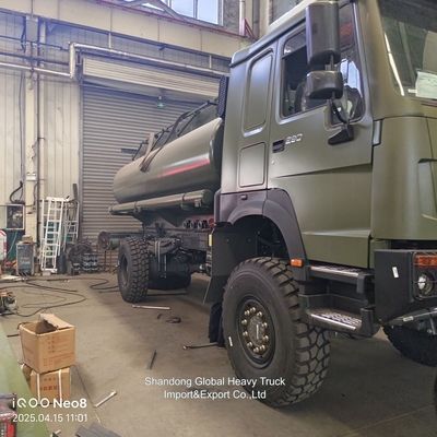 Cisterna di combustibile per il trasporto di petrolio HOWO Cisterna di carburanti con basso prezzo HOWO 4X4 Cisterna di carburanti