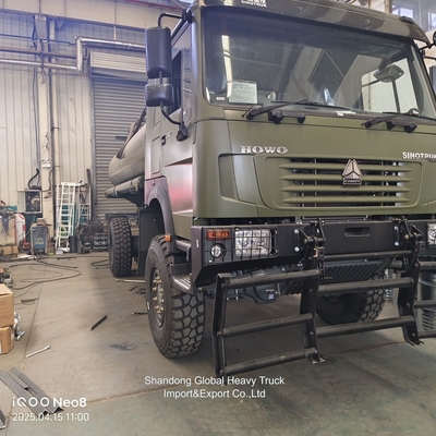 Cisterna di combustibile per il trasporto di petrolio HOWO Cisterna di carburanti con basso prezzo HOWO 4X4 Cisterna di carburanti