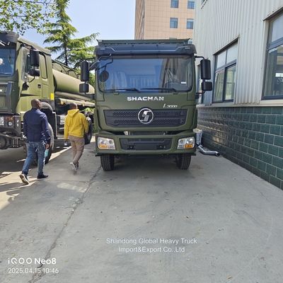 Autocarro Sinotruk HOWO 4×2 con motore da 210 CV e cassone in lamiera ondulata di lega di alluminio