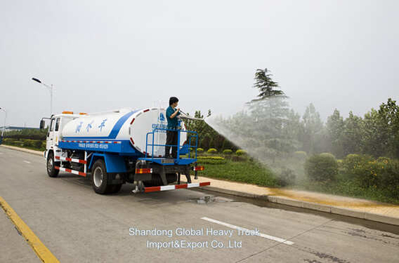 Sinotruk Cisterna idrica da 3000 litri Camione spruzzatore per il trasporto dell'acqua e la pulizia stradale