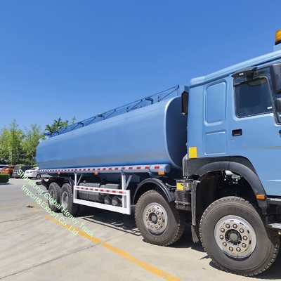 Camion a combustibile 8*4 di peso pesante 33000 litri HOWO rimorchio serbatoio a combustibile Diesel serbatoio a olio camion cisterna