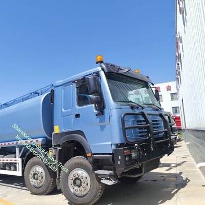 Camion a combustibile 8*4 di peso pesante 33000 litri HOWO rimorchio serbatoio a combustibile Diesel serbatoio a olio camion cisterna