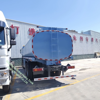 Camion a combustibile 8*4 di peso pesante 33000 litri HOWO rimorchio serbatoio a combustibile Diesel serbatoio a olio camion cisterna