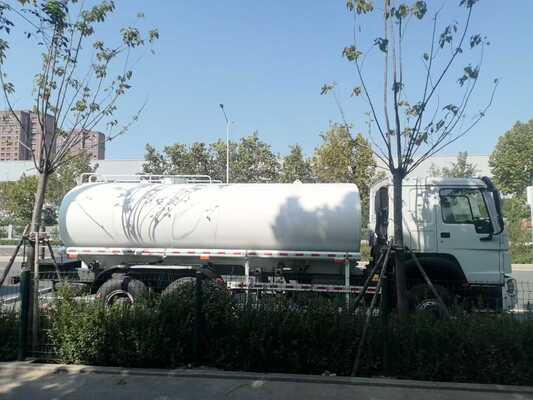 HOWO Sprinkler stradale Cisterna d'acqua Camion di acqua Bowser Camion prezzo di fabbrica