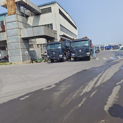 HOWO 15CBM Truck aspiratore aspiratore di acque reflue con motore da 266 CV e 6×4 drive per la pulizia delle cisterne settiche