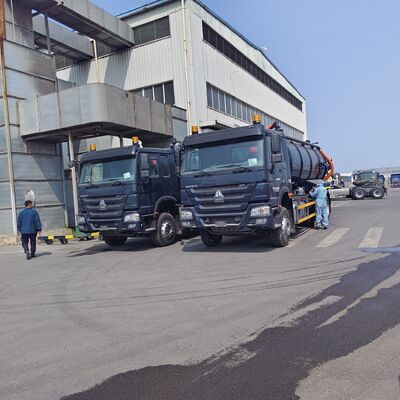 HOWO 15CBM Camion aspiratore aspiratore per fognature con tipo di azionamento 6×4 e scarico idraulico a ribaltamento per la pulizia delle cisterne settiche