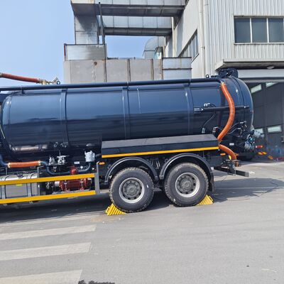 HOWO 15CBM Camion aspiratore aspiratore per fognature con tipo di azionamento 6×4 e scarico idraulico a ribaltamento per la pulizia delle cisterne settiche