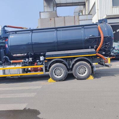 Camion di aspirazione delle acque reflue sottovuoto COMEO 15CBM con ruota motrice 6*4 e potenza 251-350 CV per la pulizia delle fosse settiche