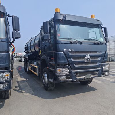 HOWO 15CBM Camion aspiratore a vuoto con ruota motrice 6*4 e carburante diesel per la pulizia delle cisterne settiche e il trasporto dei fanghi
