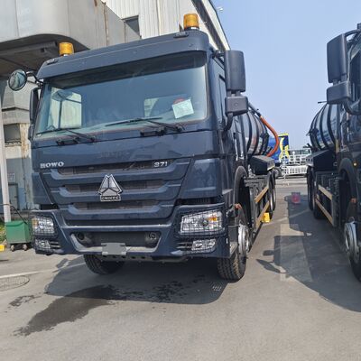 HOWO 15CBM Camion aspiratore aspiratore di acque reflue a vuoto con tipo di azionamento 6×4 e potenza del motore di 266 CV per la pulizia dei rifiuti municipali e industriali
