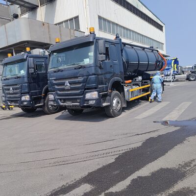 HOWO 15CBM Camion aspiratore a vuoto con ruota motrice 6*4 e carburante diesel per la pulizia delle cisterne settiche e il trasporto dei fanghi
