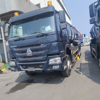 HOWO 15CBM Camion aspiratore a vuoto con tipo di azionamento 6×4 e motore da 336 CV per la pulizia dei serbatoi settici e il trasporto dei fanghi