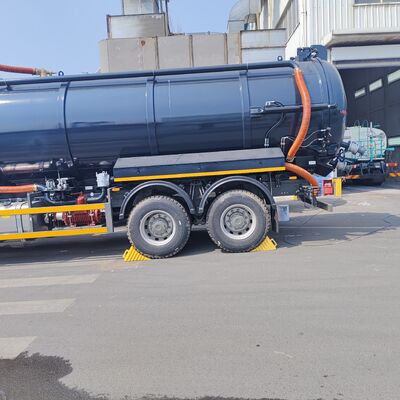 HOWO 15CBM Camion aspiratore aspiratore di acque reflue a vuoto con tipo di azionamento 6×4 e motore da 266 CV per la pulizia dei rifiuti municipali e industriali