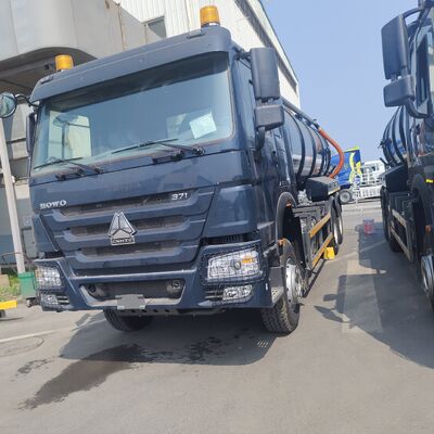 HOWO 15CBM Camion aspiratore aspiratore di acque reflue a vuoto con tipo di azionamento 6×4 e motore da 266 CV per la pulizia dei rifiuti municipali e industriali
