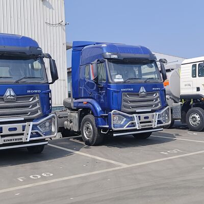 Camion trattore Howo NX 6×4 con motore da 380 CV e sospensioni a balestra per carichi pesanti per il trasporto di carichi pesanti