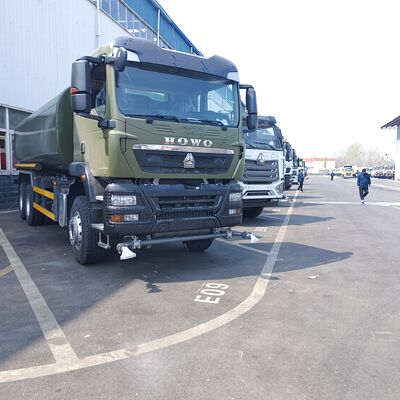 HOWO TX 6×4 camion serbatoio dell'acqua con carico utile di 20 tonnellate e standard di emissione Euro 2 per la soppressione della polvere stradale e l'uso municipale