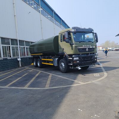 HOWO TX 6×4 camion serbatoio dell'acqua con carico utile di 20 tonnellate e standard di emissione Euro 2 per la soppressione della polvere stradale e l'uso municipale