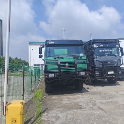 HOWO 6×4 camion cisterna dell'acqua con capacità di 20.000L, motore da 371 CV e serbatoio in acciaio al carbonio per pulizia stradale e soppressione della polvere