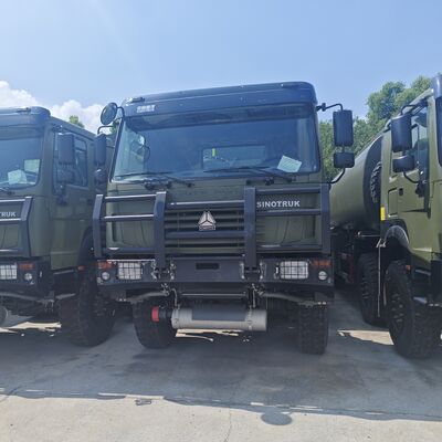 HOWO 8×8 Camione cisterna da 45.000 litri con motore da 371 CV e trazione integrale da 8×8 per il trasporto di carburante pesante