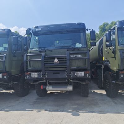 HOWO 8×8 Fuel Tank Truck con capacità di 30000L e motore da 371 CV per il trasporto di carburante pesante