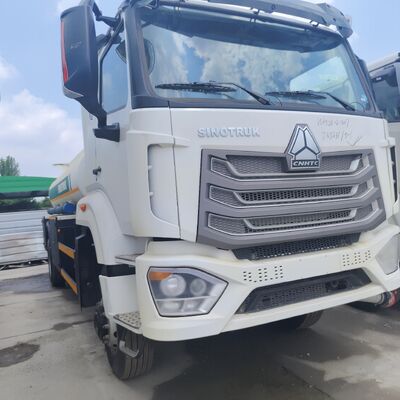 HOWO NX 6×4 CNG Fuel Tank Truck con motore da 400 CV e capacità di 30.000 litri per il trasporto di diesel e benzina