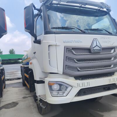 HOWO NX 6×4 CNG Fuel Tank Truck con motore da 400 CV e capacità di 30.000 litri per il trasporto di diesel e benzina