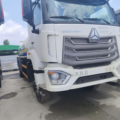 HOWO NX 6×4 CNG Fuel Tank Truck con motore da 400 CV e capacità di 30.000 litri per il trasporto di diesel e benzina