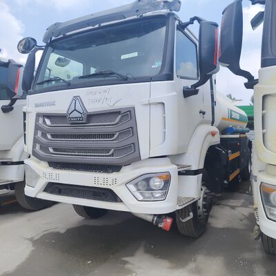 HOWO NX 6×4 CNG Fuel Tank Truck con motore da 400 CV e capacità di distribuzione del carburante di 25.000 litri