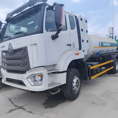 HOWO NX 6×4 CNG Fuel Tank Truck con motore da 400 CV e carico utile da 20 tonnellate per il trasporto di diesel e benzina