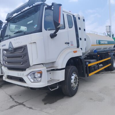 HOWO NX 6×4 CNG Fuel Tank Truck con motore da 400 CV e capacità di distribuzione del carburante di 25.000 litri