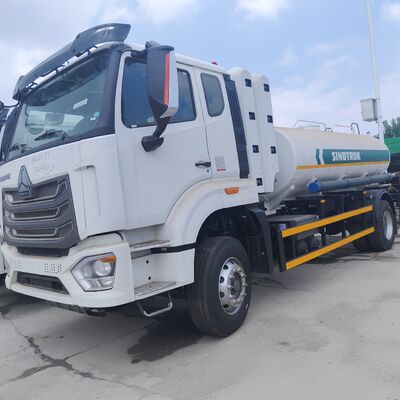HOWO NX 6×4 CNG Fuel Tank Truck con motore da 400 CV e carico utile da 20 tonnellate per il trasporto di diesel e benzina