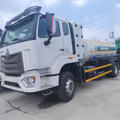HOWO NX 6×4 CNG Fuel Tank Truck con motore da 400 CV e capacità di distribuzione del carburante di 25.000 litri