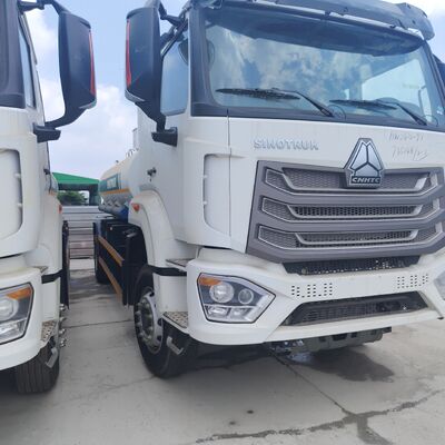 HOWO NX 6×4 CNG Fuel Tank Truck con motore da 400 CV e carico utile da 20 tonnellate per il trasporto di diesel e benzina