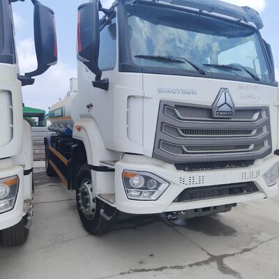HOWO NX 6×4 CNG Fuel Tank Truck con motore da 400 CV e carico utile da 20 tonnellate per il trasporto di diesel e benzina