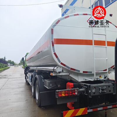 HOWO NX 8x4 30000L Fuel Tank Truck Heavy Duty Diesel Bowser Truck per il mercato del Mozambico