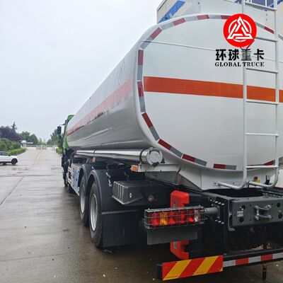 HOWO NX 8x4 30000L Fuel Tank Truck Heavy Duty Diesel Bowser Truck per il mercato del Mozambico