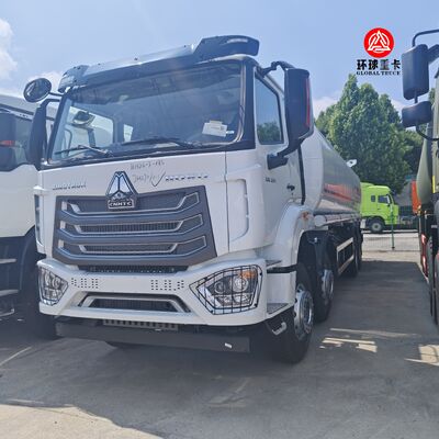 HOWO NX 8x4 30000L Fuel Tank Truck Heavy Duty Diesel Bowser Truck per il mercato del Mozambico