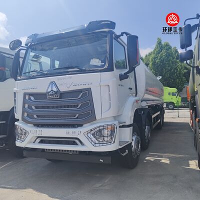 Autocisterna HOWO NX 8x4 da 30000L per carburante, camion cisterna diesel per trasporto carburante in Kenya