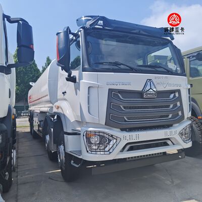 Autocisterna HOWO NX 8x4 da 30000L per carburante, camion cisterna diesel per trasporto carburante in Kenya