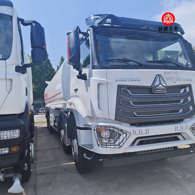 HOWO NX 8x4 30000L Fuel Tank Truck Heavy Duty Diesel Bowser Truck per le miniere e la distribuzione di combustibile in Zambia